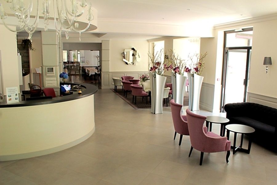 Hotel Esplanade Eden ลูร์ด ภายนอก รูปภาพ